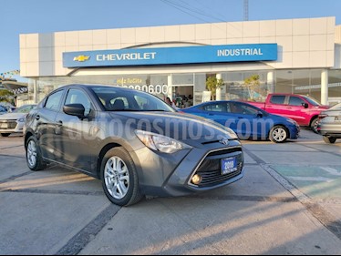 Toyota Yaris R LE Aut usado (2018) color Gris Metalico precio $239,000