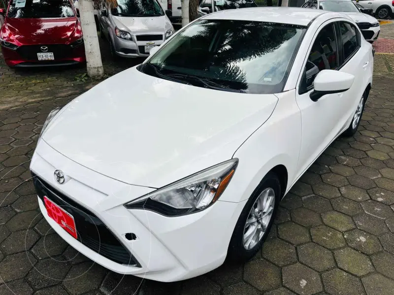 Foto Toyota Yaris R LE usado (2017) color Blanco precio $199,000