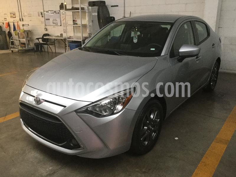 Toyota Yaris R XLE Aut usado (2020) color Plata Dorado precio $285,000