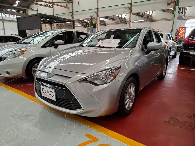 Foto Toyota Yaris R LE Aut usado (2016) color Plata financiado en mensualidades(enganche $50,000 mensualidades desde $4,500)