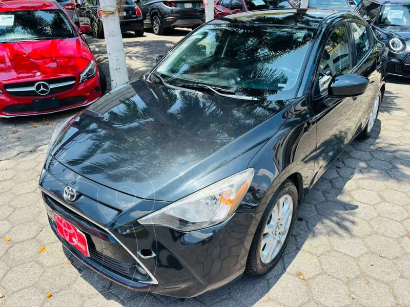 Foto Toyota Yaris R LE Aut usado (2016) color Negro precio $199,000