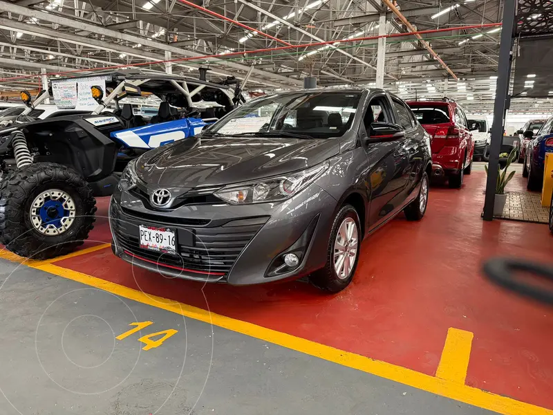 Foto Toyota Yaris R LE usado (2018) color Gris Metalico financiado en mensualidades(enganche $57,000 mensualidades desde $5,100)
