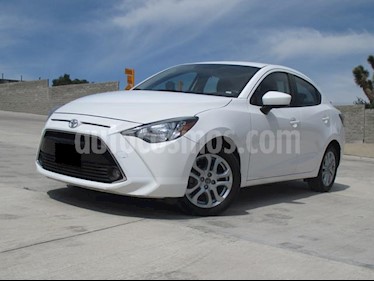 Foto venta Auto usado Toyota Yaris R XLE Aut (2017) color Blanco precio $230,000