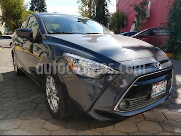 foto Toyota Yaris R XLE Aut usado (2018) color Gris Metálico precio $255,000