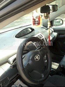 foto Toyota Yaris Sedán 1.3 GLi usado (2011) color Gris precio u$s7,500