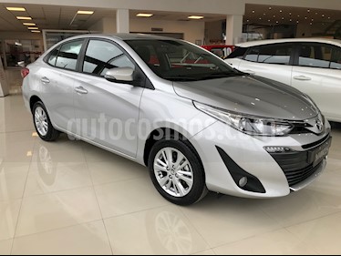 Toyota Yaris Sedan 1.5 XLS nuevo color Gris Plata precio $817.000