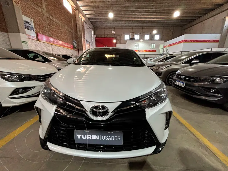 Foto Toyota Yaris Sedan 1.5 XLS usado (2024) color Blanco precio $28.300.000