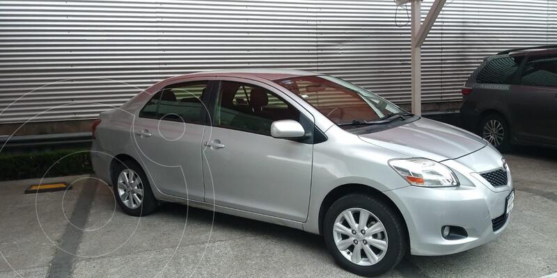 Foto Toyota Yaris Sedan Premium usado (2016) color Plata precio $215,000