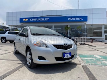 foto Toyota Yaris Sedán Core usado (2016) color Plata precio $155,000