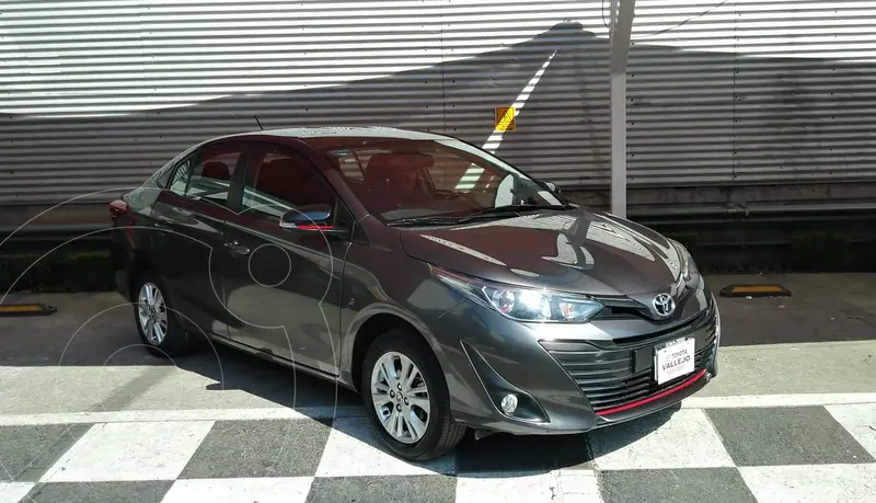 Toyota Yaris Sedán S usado (2020) color Gris precio $300,000