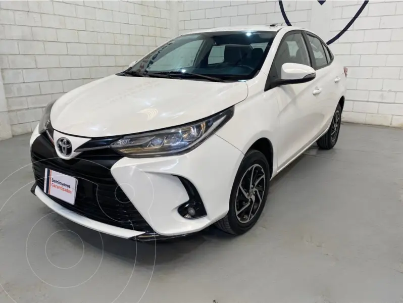 Foto Toyota Yaris Sedan S Aut usado (2021) color Blanco precio $269,000