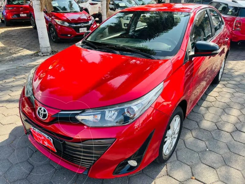 Foto Toyota Yaris Sedan S usado (2019) color Rojo financiado en mensualidades(enganche $61,006 mensualidades desde $5,419)
