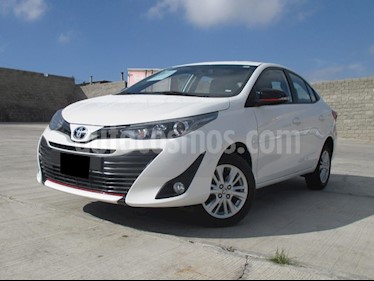 Toyota Yaris Sedan S usado (2019) color Blanco precio $240,000