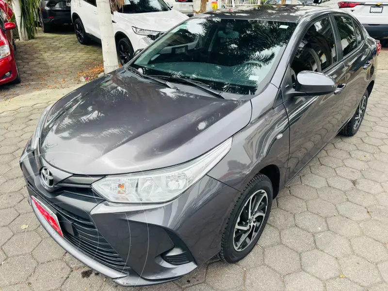 Foto Toyota Yaris Sedan Core Aut usado (2022) color Gris financiado en mensualidades(enganche $71,756 mensualidades desde $6,374)