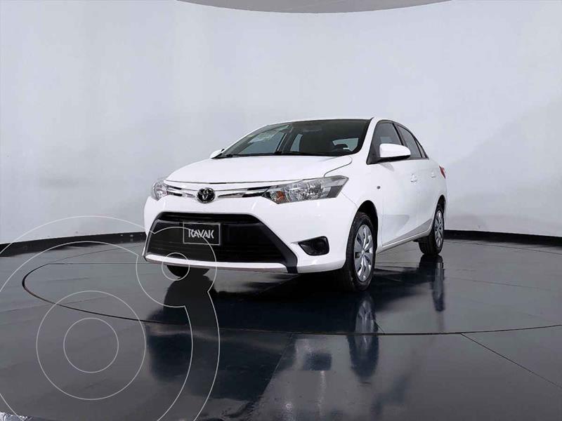 Foto Toyota Yaris Sedan Core Aut usado (2017) color Blanco precio $202,999