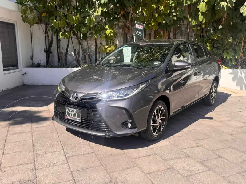 Foto Toyota Yaris Sedan S usado (2021) color Gris precio $290,000