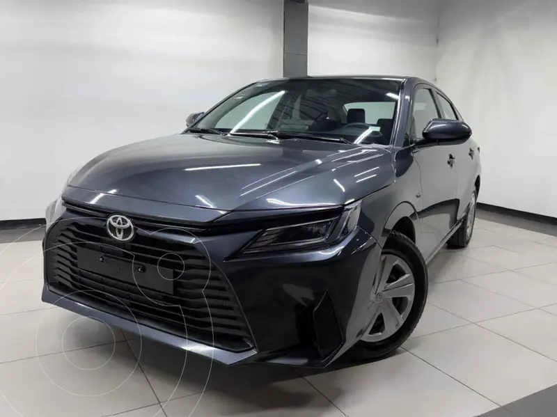 Foto Toyota Yaris Sedan Base Aut usado (2023) color Gris financiado en mensualidades(enganche $60,500 mensualidades desde $5,968)