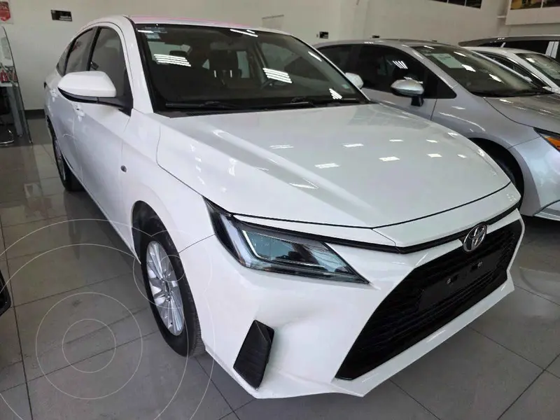 Foto Toyota Yaris Sedan S usado (2023) color Blanco precio $280,000