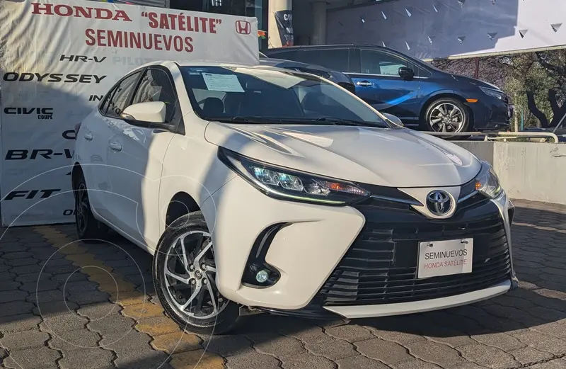 Foto Toyota Yaris Sedan S Aut usado (2021) color Blanco financiado en mensualidades(enganche $97,300 mensualidades desde $5,522)