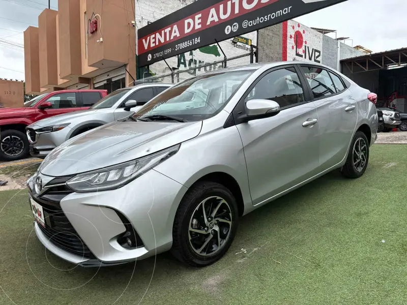 Foto Toyota Yaris Sedan S Aut usado (2021) color Plata precio $259,999