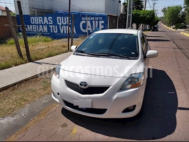 Toyota Yaris Sedan Premium usado (2011) color Blanco precio $112,000