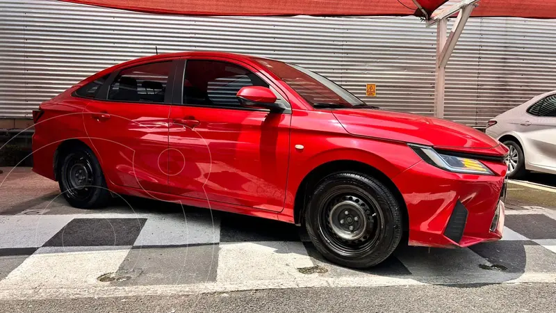 Foto Toyota Yaris Sedan Base usado (2023) color Rojo financiado en mensualidades(enganche $108,680 mensualidades desde $4,669)