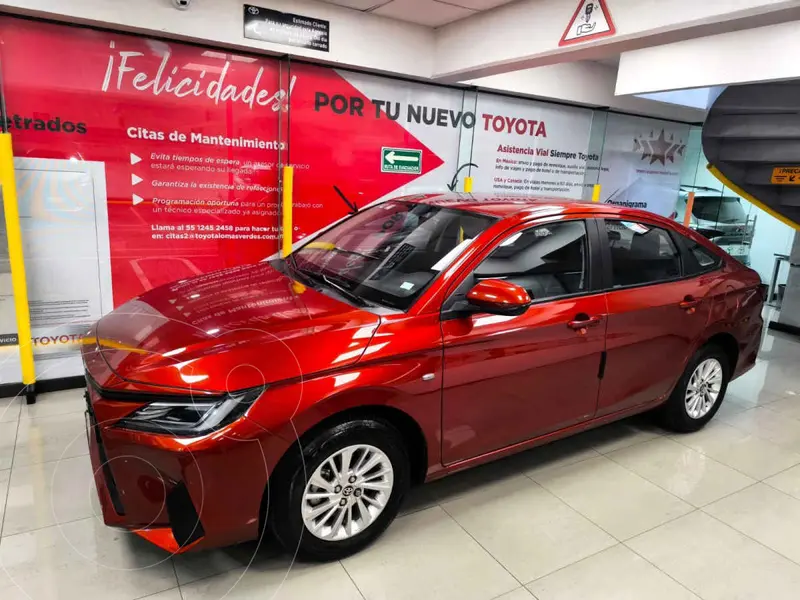 Foto Toyota Yaris Sedan S Aut usado (2023) color Naranja financiado en mensualidades(enganche $67,100 mensualidades desde $6,619)