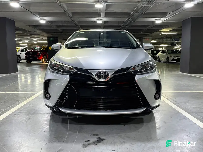 Foto Toyota Yaris Sedan S Aut usado (2021) color Gris precio $274,000