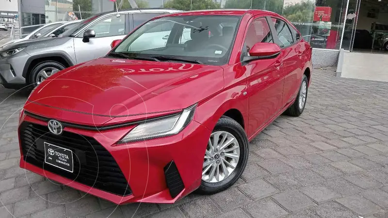 Foto Toyota Yaris Sedan S Aut usado (2023) color Rojo financiado en mensualidades(enganche $91,106 mensualidades desde $9,695)