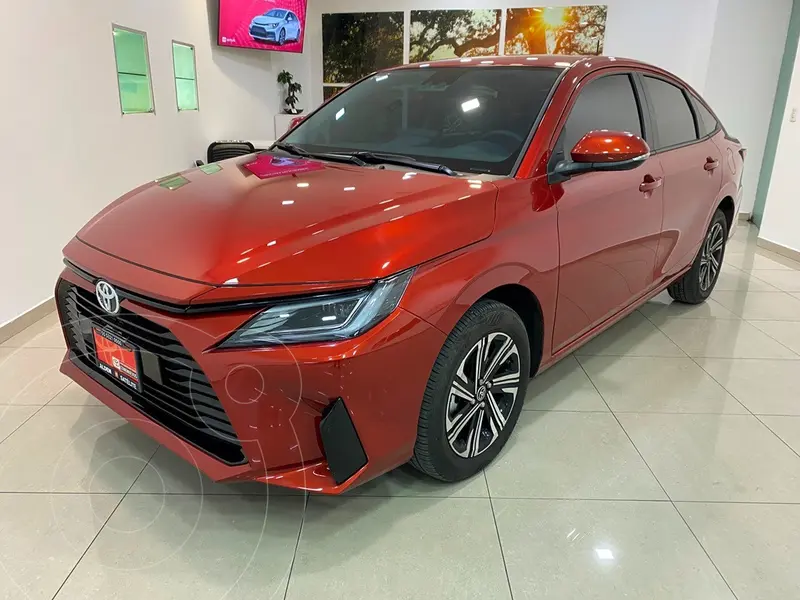 Foto Toyota Yaris Sedan Base Aut usado (2024) color Naranja precio $389,000