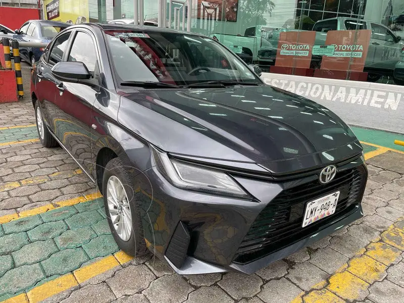 Foto Toyota Yaris Sedan S Aut usado (2023) color Gris financiado en mensualidades(enganche $79,281 mensualidades desde $6,694)