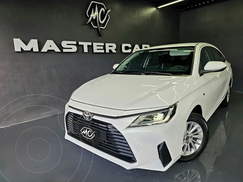 Foto Toyota Yaris Sedan Base Aut usado (2023) color Blanco precio $305,000