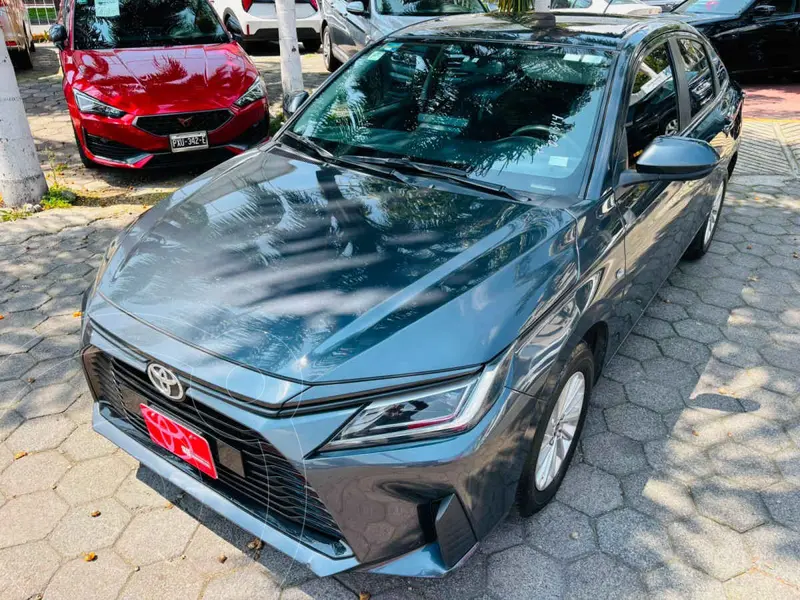 Foto Toyota Yaris Sedan S Aut usado (2023) color Gris financiado en mensualidades(enganche $82,506 mensualidades desde $7,328)