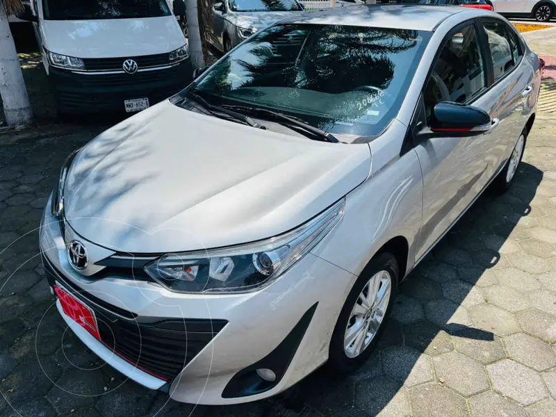 Foto Toyota Yaris Sedan S usado (2020) color Plata financiado en mensualidades(enganche $82,506 mensualidades desde $7,328)