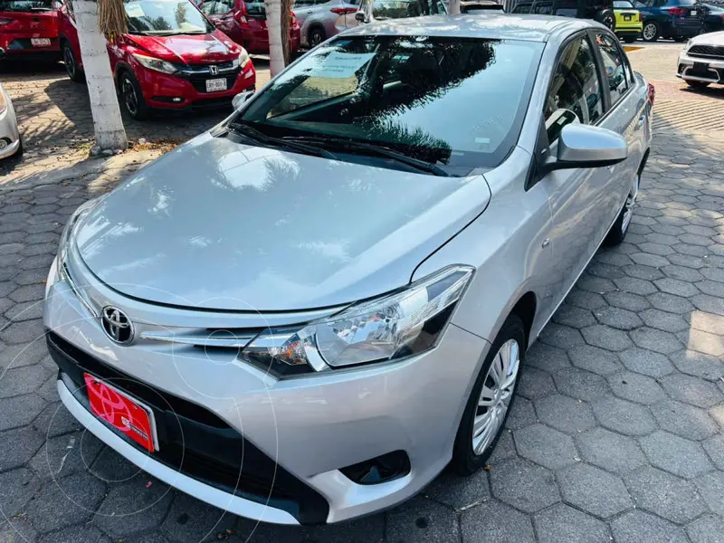 Foto Toyota Yaris Sedan Core usado (2017) color Plata precio $217,000