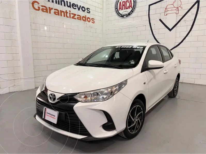 Foto Toyota Yaris Sedan Core Aut usado (2022) color Blanco precio $235,000