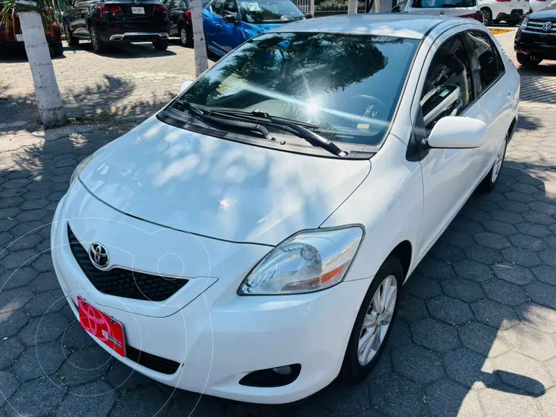 Foto Toyota Yaris Sedan Premium Aut usado (2015) color Blanco precio $187,000