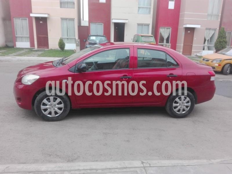 foto Toyota Yaris Sedán 1.3L usado (2011) color Rojo Metalizado precio u$s7,500