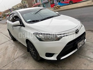 Toyota Yaris Sedan 1.3 usado (2016) color Blanco precio u$s4,600