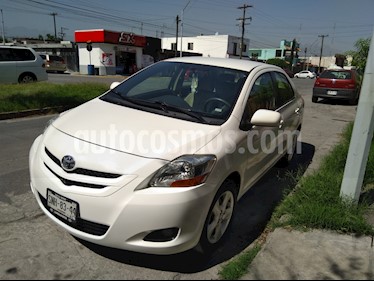foto Toyota Yaris Sedán Premium usado (2008) color Blanco precio $105,000