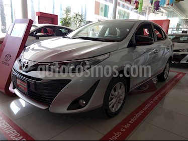 Foto venta Auto usado Toyota Yaris Sedan S (2019) color Plata precio $235,000