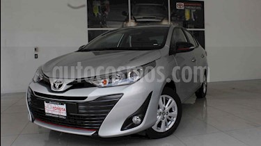 Foto Toyota Yaris Sedan S usado (2019) color Plata precio $235,000