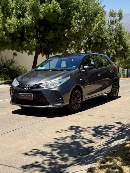 Foto Toyota Yaris Sport 1.5L Sport usado (2022) color Gris precio $10.590.000