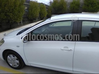 foto Toyota Yaris 1.5 GLi usado (2007) color Blanco precio $2.600.000