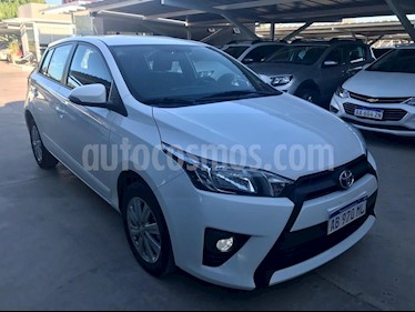 foto Toyota Yaris 1.5 S CVT usado (2017) color Blanco precio $830.000