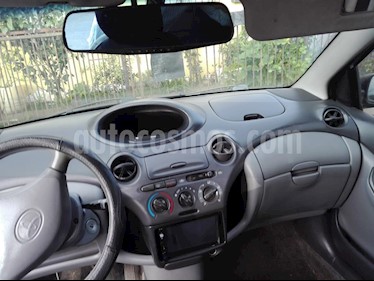 Toyota Yaris 1.5 XLi usado (2000) color Gris precio $2.500.000