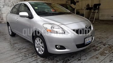 foto Toyota Yaris 4p Sedan Premium L4/1.5 Aut usado (2016) color Gris precio $155,000