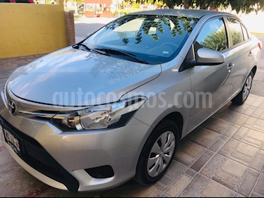 foto Toyota Yaris 5P 1.5L Core Aut usado (2017) color Plata precio $195,000