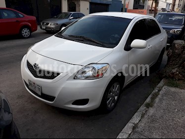 foto Toyota Yaris 5P 1.5L Core usado (2014) color Blanco precio $125,000