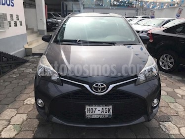 Foto venta Auto Seminuevo Toyota Yaris 5P 1.5L Premium (2015) color Gris Oxford precio $164,640